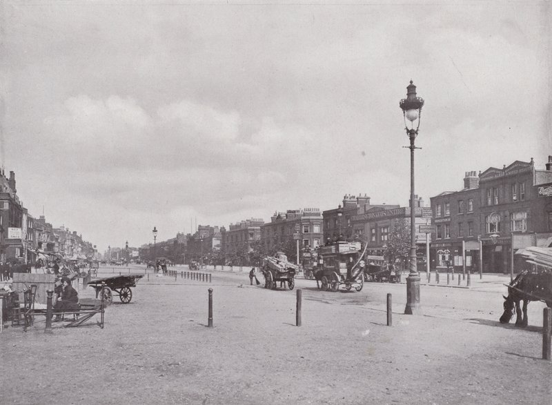 Mile End Road, Blick nach Osten von English Photographer