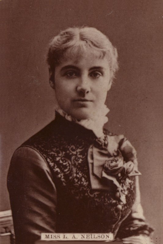 Miss L. A. Neilson von English Photographer