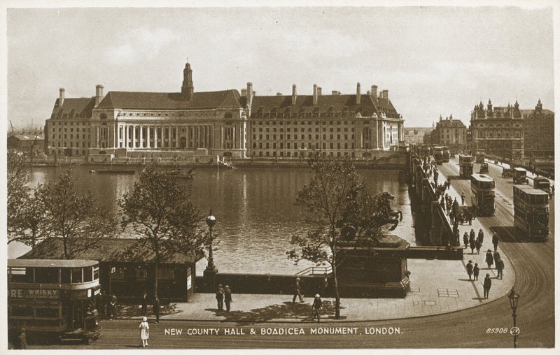 New County Hall und Boadicea-Denkmal von English Photographer