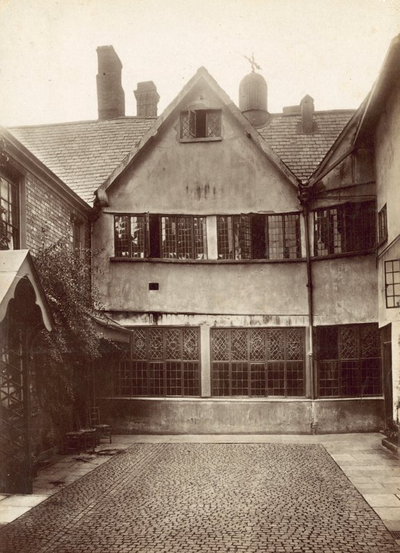 Alter Rathausinnenhof, Leicester von English Photographer