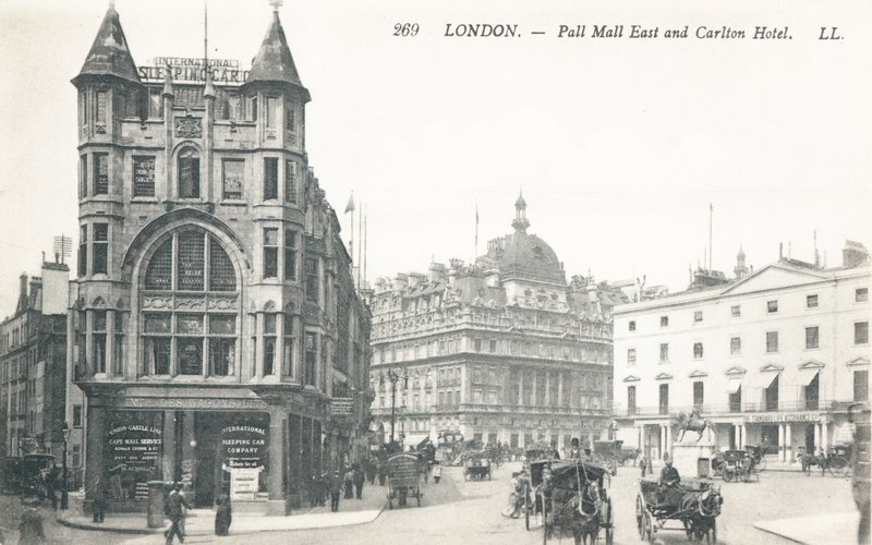 Pall Mall East und das Carlton Hotel von English Photographer