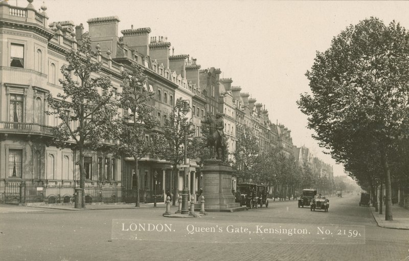 Queens Gate, Kensington, London von English Photographer