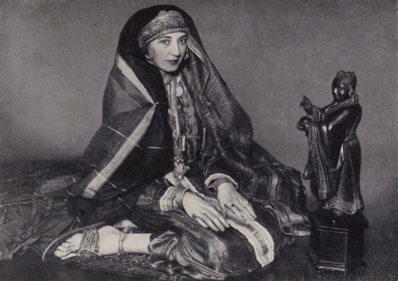 Rosita Forbes (Schwarz-Weiß-Foto) von English Photographer
