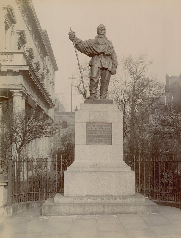 Statue von Robert Falcon Scott von English Photographer