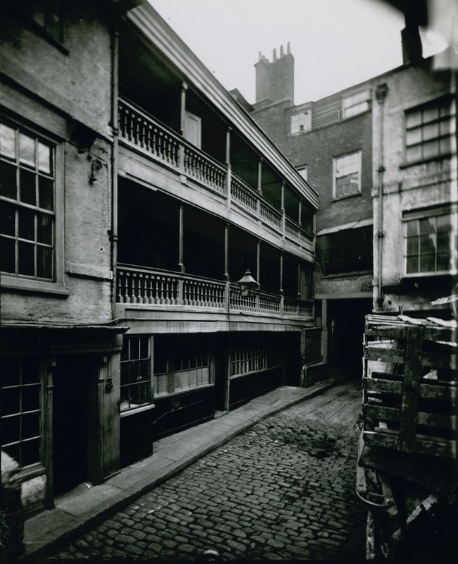 The George, Southwark von English Photographer