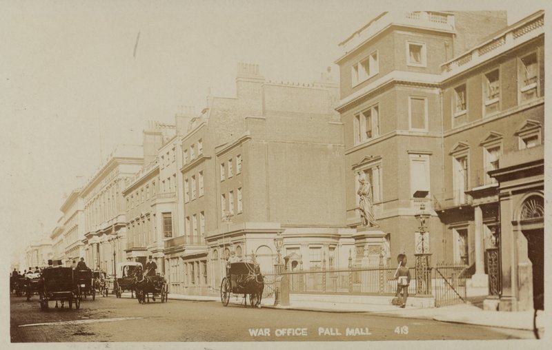 Kriegsministerium, Pall Mall von English Photographer