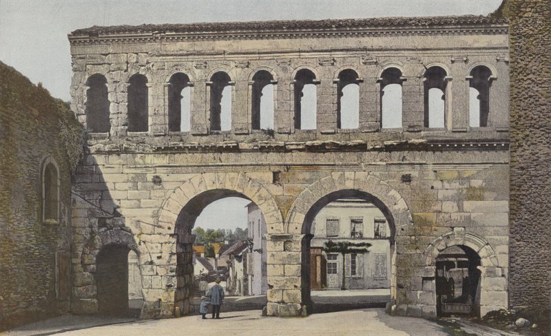 Autun, Porte Saint-André, Gesamtansicht von French Photographer