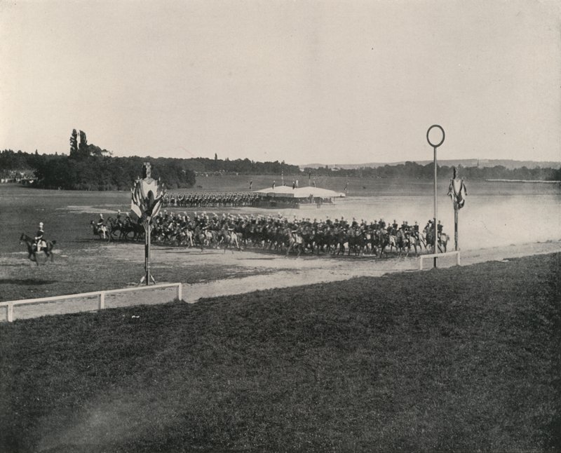 Kavalleriemanöver auf den Longchamps von French Photographer