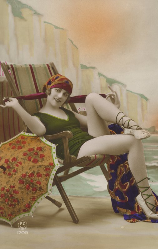 Mädchen in einem Liegestuhl von French Photographer