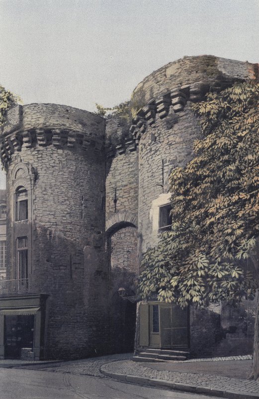 Laval, Porte Beucheresse, Seite SO von French Photographer