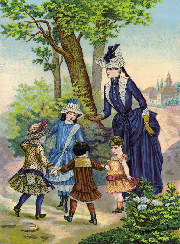 Mutter mit Kindern spielt auf dem Land von French School