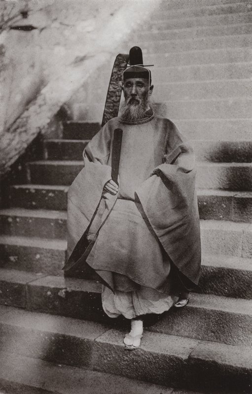 Ein Shinto-Priester von Herbert Ponting