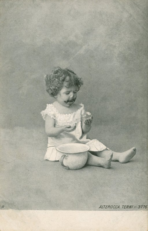 Baby spielt mit Seifenblasen von Italian Photographer