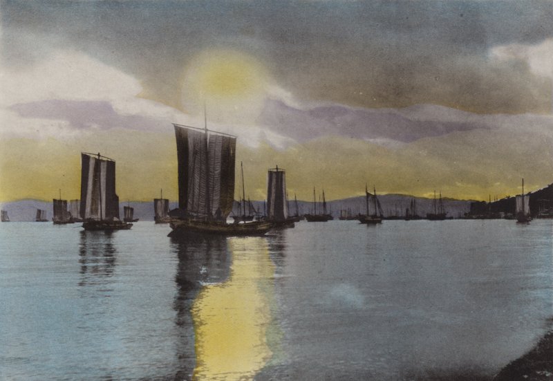 Japan, ca. 1912: Sonnenuntergang, Akashi-Küste von Photographer Japanese