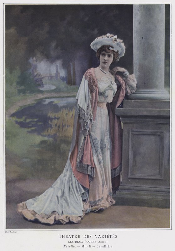Eve Lavalliere als Estelle in Les Deux Ecoles von Reutlinger Studio