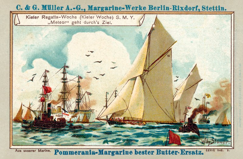 Die Yacht des Kaisers Meteor überquert die Ziellinie während der Kieler Woche Regatta von Stoewer Willy